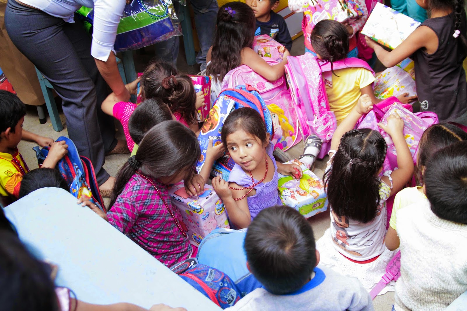 Kids receive gifts