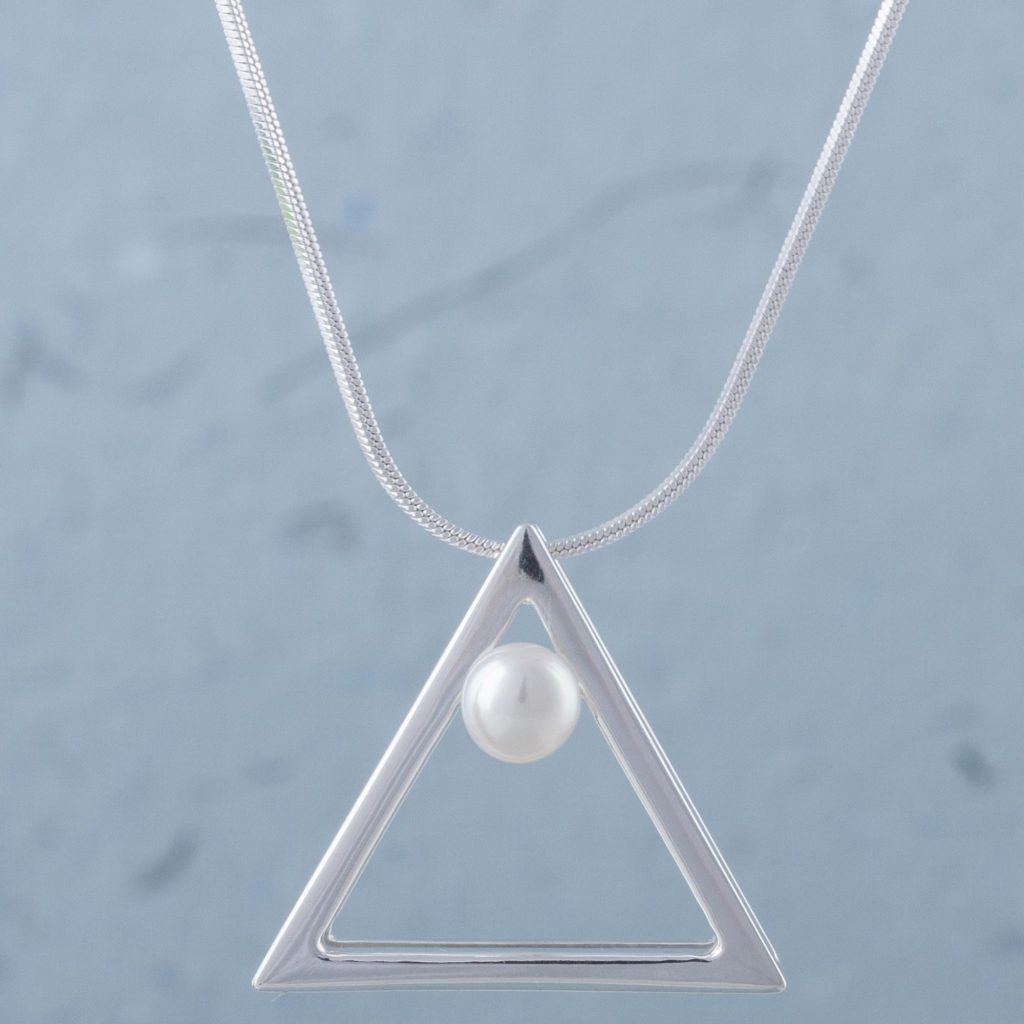 Sterling silver pearl necklace Le triangle