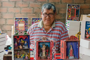 Alejandro Chavez, healing the pain of tragedy with Ayacuchan retablos